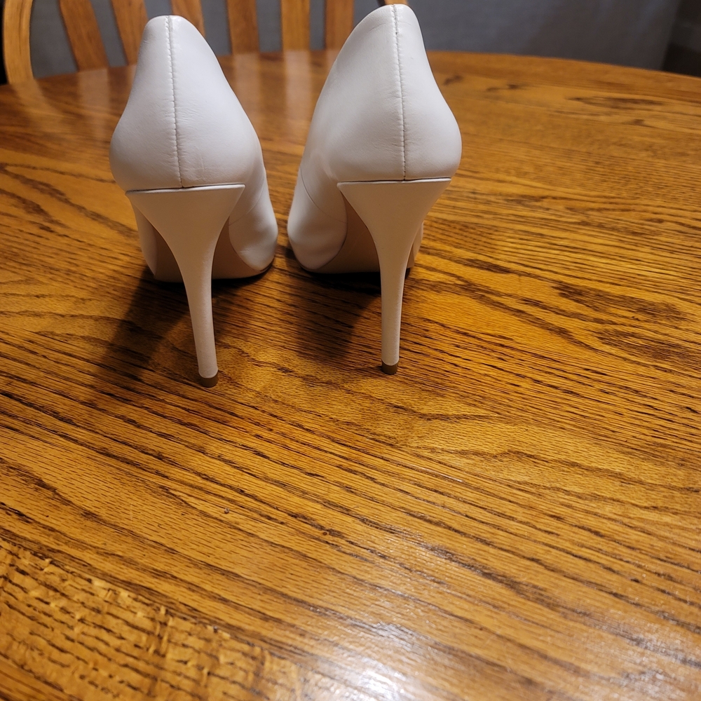 NWOT Michael Michael Kors White Genuine Leather Pointed Toe Shoes Pumps Heels - Picture 5 of 11